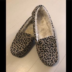 Brand new faux fur lined Leopard print slippers